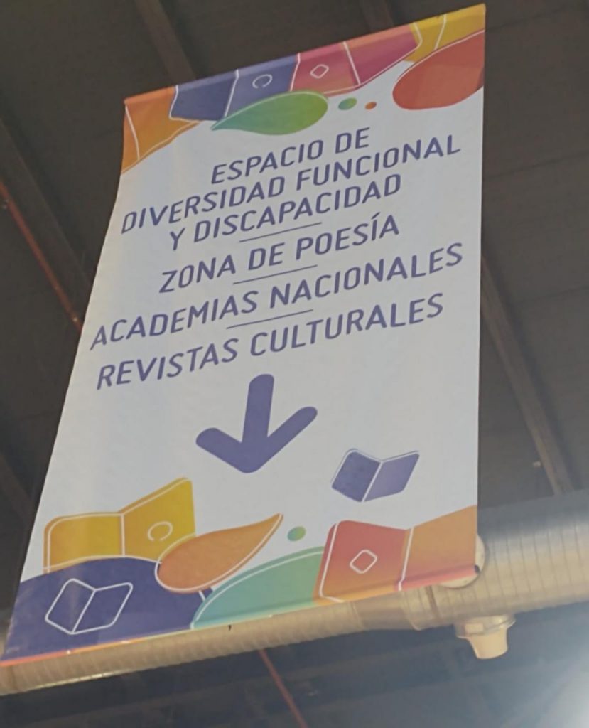 Banner colgante de la feria del Libro: ESpacio de Diversidad Funcional y Discapacidad. Zona de Poesía. Academias nacionales. Revistas culturales Libro