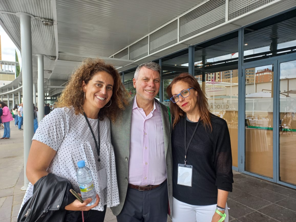 Fotografías del congreso: con Sofía Reyes y Amalia San Román, Cordinadoras técnicas